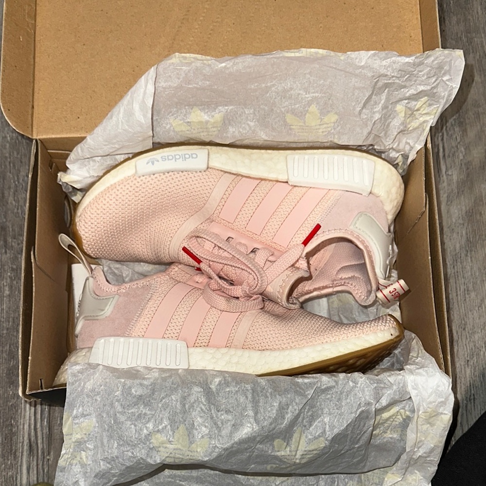 Adidas NMD R1 Women’s Light Pink